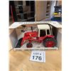 Image 1 : ERTL INTERNATIONAL HARVESTER 1586 TRACTOR WITH END LOADER – 1/16 SCALE (BOXED)