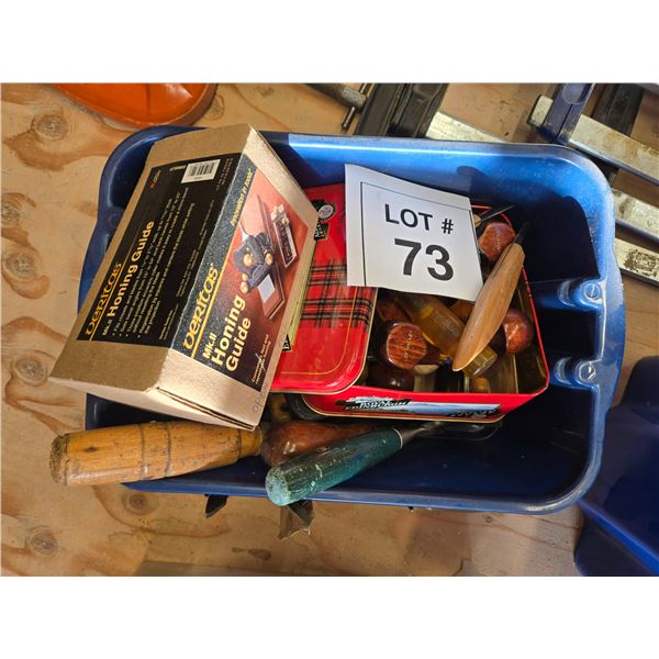 VERITAS MK.II HONING GUIDE WITH ASSORTED CARVING TOOLS