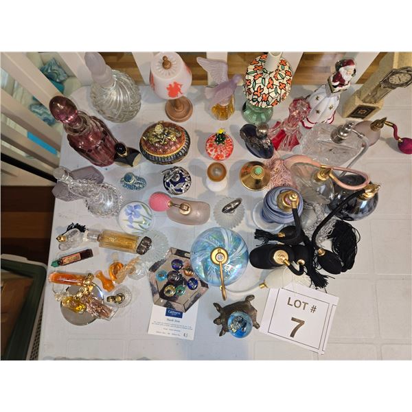 VINTAGE PERFUME BOTTLES, ATOMIZERS & ART GLASS DECORATIVE LOT