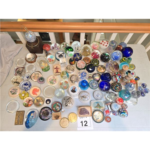 LARGE ART GLASS PAPERWEIGHTS & SOUVENIR COLLECTIBLES COLLECTION