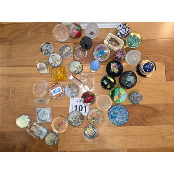 VINTAGE & ART GLASS PAPERWEIGHTS AND DESK OBJECTS COLLECTION