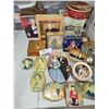 Image 2 : VINTAGE ROYAL FAMILY COMMEMORATIVE TIN COLLECTION