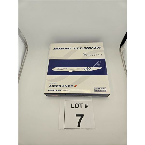 BOEING 777-300ER AIR FRANCE SKYTEAM 1:400 MODEL AIRCRAFT [DIE-CAST]