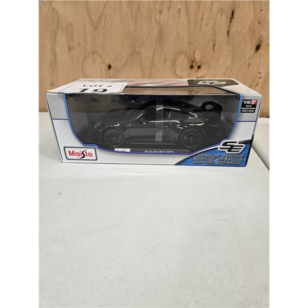 PORSCHE 911 GT3 1:18 DIE-CAST MODEL CAR