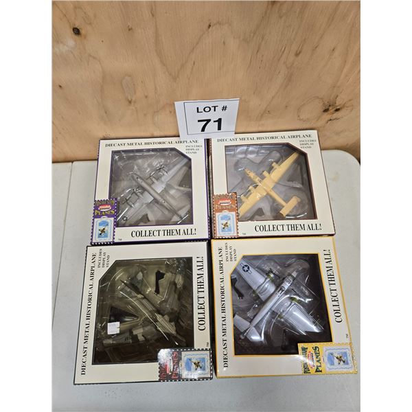 POSTAGE STAMP / U.S. WWII ERA MILITARY AIRCRAFT (DIE-CAST SET)