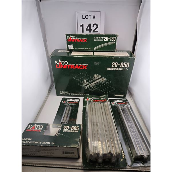 KATO / UNITRACK N-GAUGE TRACK & SIGNAL ACCESSORY LOT