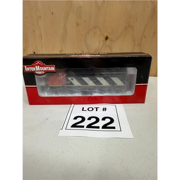 INTERMOUNTAIN / BLACK & WHITE STRIPE FREIGHT CAR (HO SCALE)