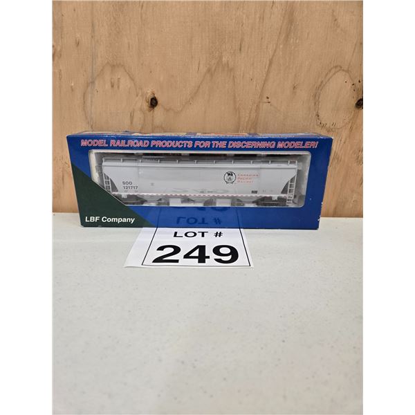 LBF COMPANY / CANADIAN PACIFIC COVERED HOPPER CAR (HO SCALE)