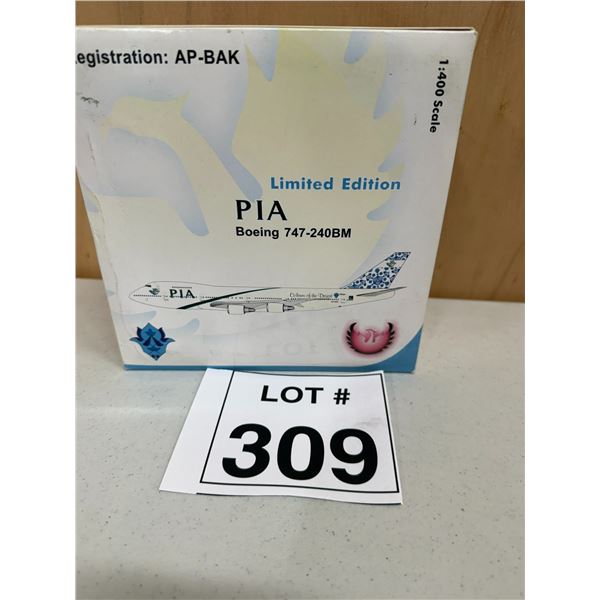 PHOENIX / PIA BOEING 747-240BM LIMITED EDITION (1:400) [DIE-CAST]