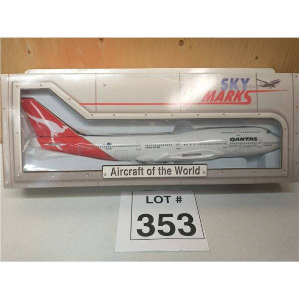 SKY MARKS / QANTAS BOEING 747-400 (1:200) [DIE-CAST]