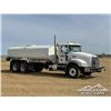 Image 2 : 2011 MACK GU813 T/A 5000 GAL WATER TRUCK