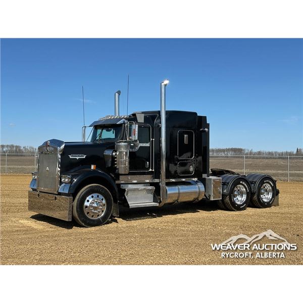 2004 KENWORTH W900B T/A SLEEPER TRUCK TRACTOR