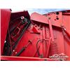 Image 36 : NEW HOLLAND 688 ROUND BALER