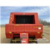 Image 9 : NEW HOLLAND 688 ROUND BALER