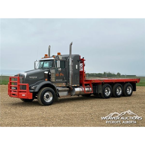 2007 KENWORTH T800B TRI/A SLEEPER BED TRUCK