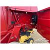 Image 25 : 1999 NEW HOLLAND 688 ROUND BALER