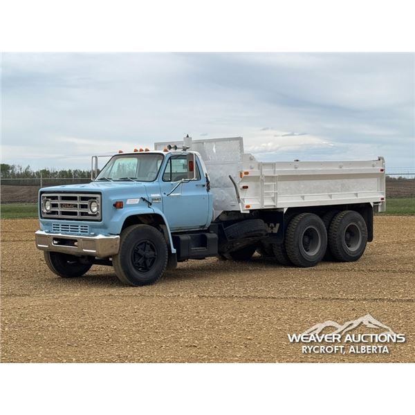 1976 GMC M6500 T/A GRAVEL TRUCK