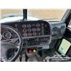 Image 12 : 2018 PETERBILT 367 T/A SLEEPER WINCH TRACTOR