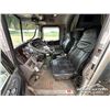Image 9 : 2018 PETERBILT 367 T/A SLEEPER WINCH TRACTOR