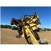 Image 12 : NEW HOLLAND 1033 10 FT. BALE WAGON