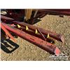 Image 13 : NEW HOLLAND 1033 10 FT. BALE WAGON