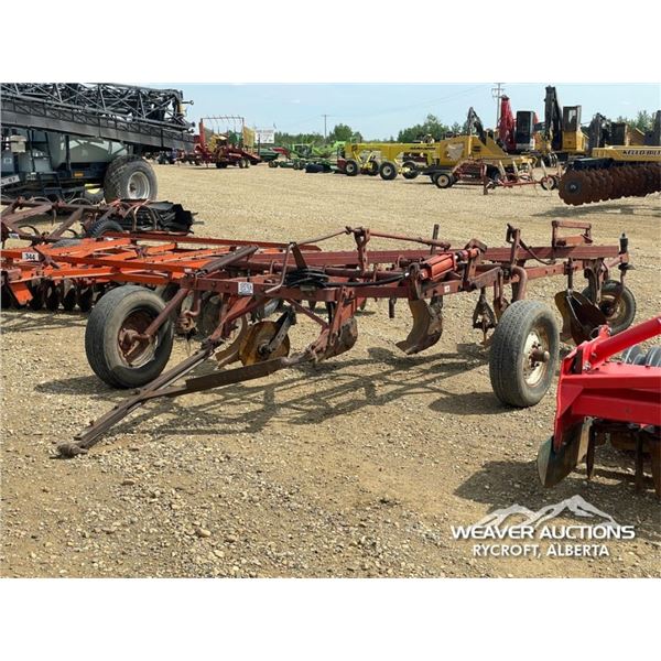 5 BOTTOM INTERNATIONAL 70 TRIP PLOW