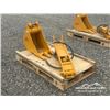 Image 2 : MINI EX 10 IN. DIG BUCKET W/ HYDRAULIC THUMB