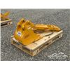 Image 3 : MINI EX 10 IN. DIG BUCKET W/ HYDRAULIC THUMB