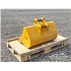 Image 4 : MINI EXCAVATOR 24 IN. CLEANOUT BUCKET