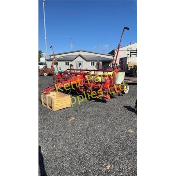 INTERNATIONAL 56 6 ROW PLANTER