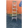 Image 1 : LOUISVILLE 6' ALUMINUM STEP LADDER