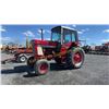 Image 2 : INTERNATIONAL 1086 TRACTOR