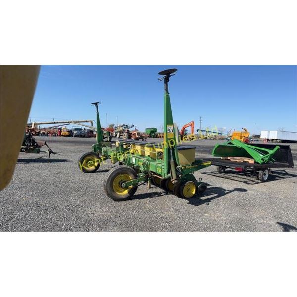 JOHN DEERE 7340 BEAN PLANTER 7 ROW 3PT