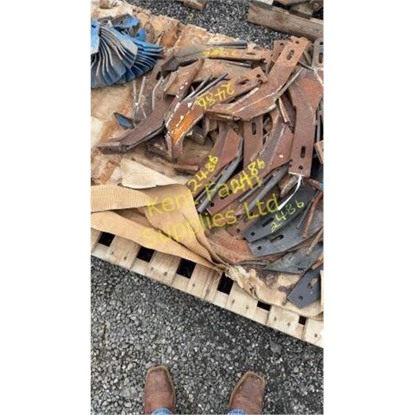 ANHYDROUS APPLICATOR KNIVES AND TEETH