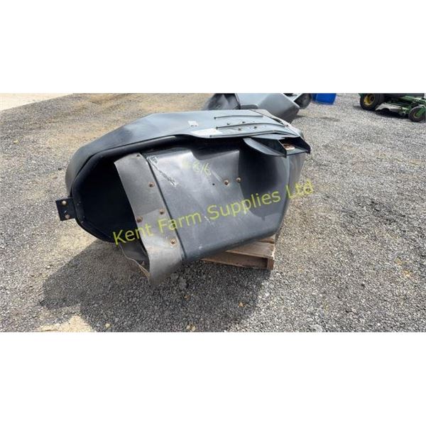 2 JOHN DEERE 4000 SERIES SPRAYER FENDERS