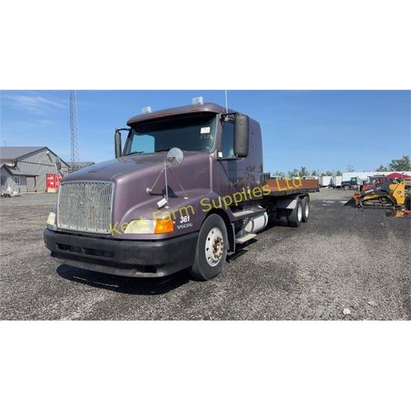 2000 VOLVO VVN ROLL OFF AND BED TRUCK