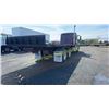 Image 5 : 2000 VOLVO VVN ROLL OFF AND BED TRUCK