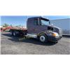 Image 7 : 2000 VOLVO VVN ROLL OFF AND BED TRUCK