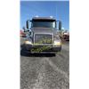 Image 8 : 2000 VOLVO VVN ROLL OFF AND BED TRUCK
