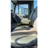 Image 12 : 2000 INTERNATIONAL 8200 CAB AND CHASSIS