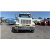 Image 8 : 2000 INTERNATIONAL 8200 CAB AND CHASSIS
