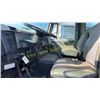 Image 9 : 2000 INTERNATIONAL 8200 CAB AND CHASSIS