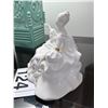Image 3 : ROYAL DOULTON FIGURINE PORCELAIN SEATED LADY WITH GOLD FLORAL ACCENTS 1965