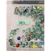 Image 5 : VINTAGE MARBLES UNKNOWN GLASS MIXED COLORS LARGE LOT