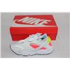 Image 2 : Nike Air Huarache W (White/Volt-Bright Crimson)
