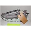 Image 2 : Nike Flyknit Bloom (Taupe Grey/ Black-Wolf Grey)