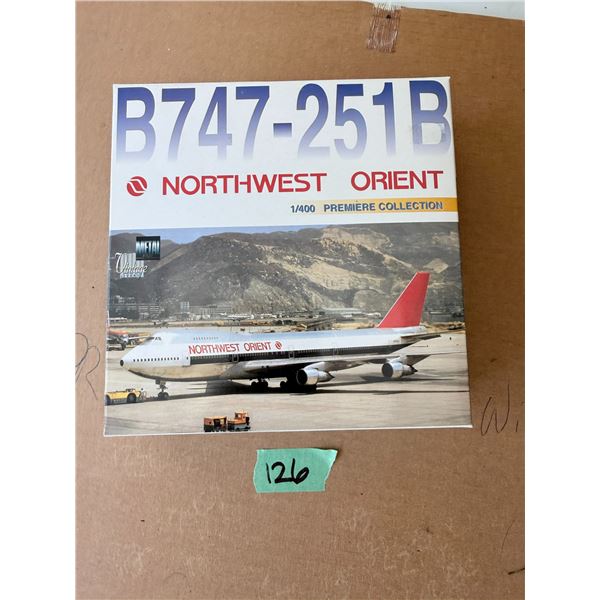 NORTHWEST ORIENT BOEING 747-251B 1/400 MODEL AIRPLANE DIECAST