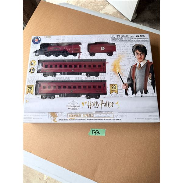 LIONEL HARRY POTTER HOGWARTS EXPRESS BATTERY OPERATED TRAIN SET