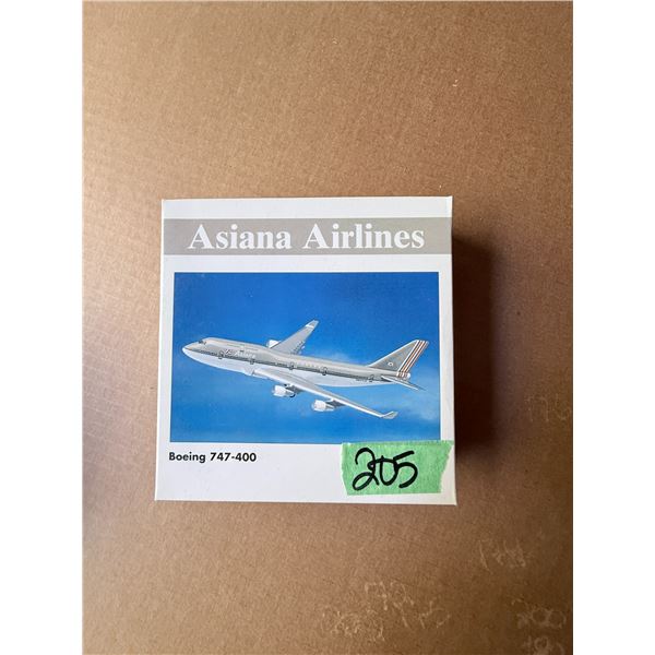 ASIANA AIRLINES BOEING 747-400 DIECAST MODEL AIRPLANE