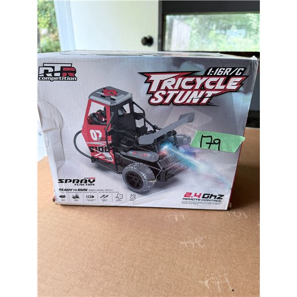 TRICYCLE STUNT 1:16 R/C VEHICLE